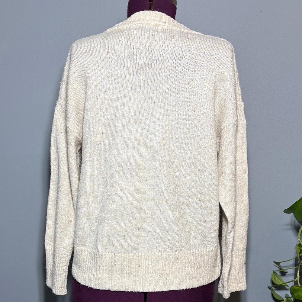 Old Navy Women's Cream Crew Neck Sweater - Picture 3 of 6